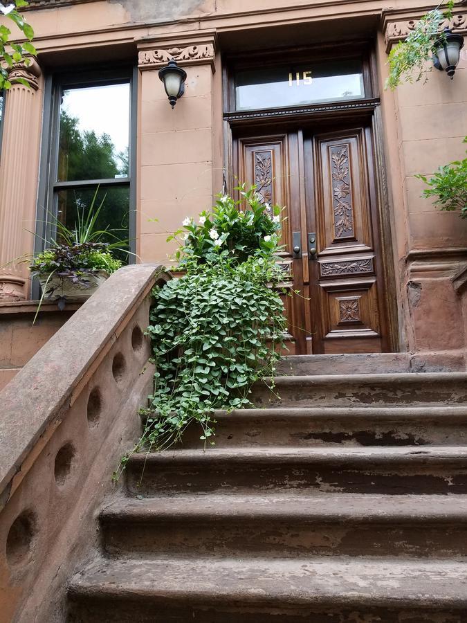 West 119th Guest Bed and breakfast *